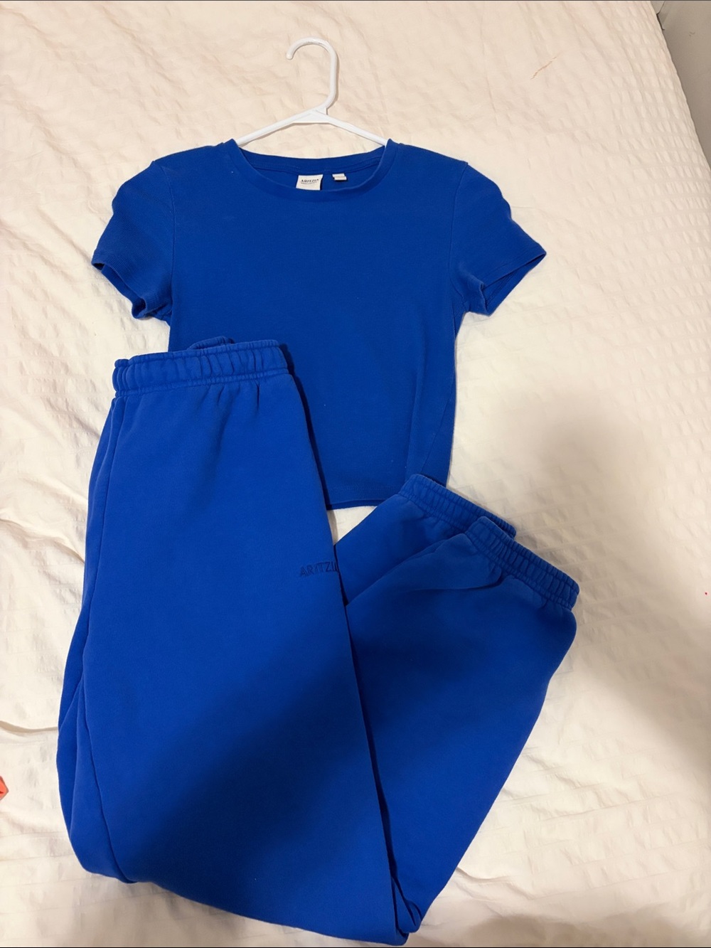 Aritzia JAZZ BLUE MEGA Sweatpants & T SHIRT